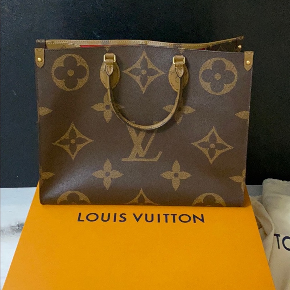 Louis Vuitton Onthego Reverse Monogram - Pre-Fall Edition with Monogram Straps - Picture 4 of 13